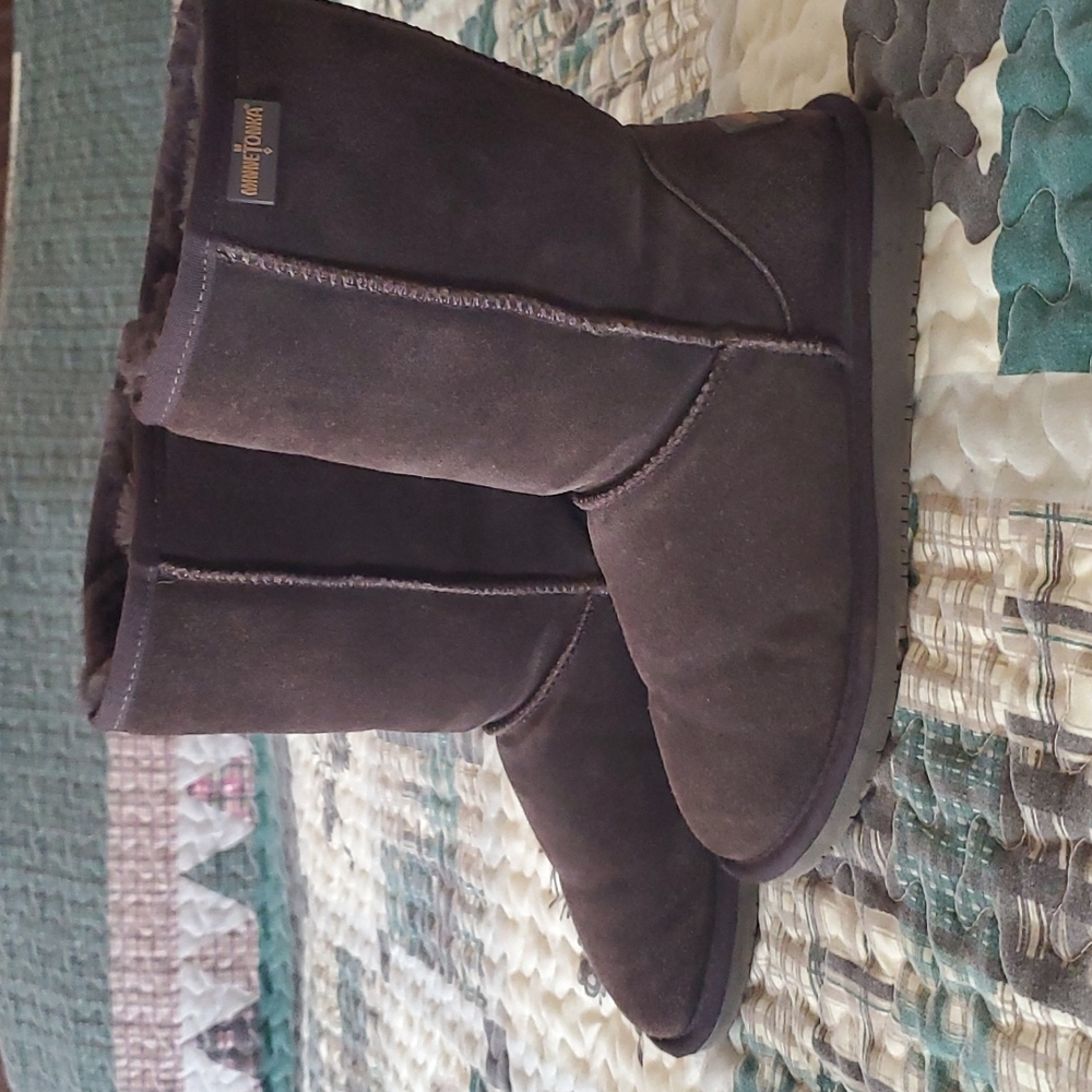 Minnetonka Olympia Boots, chocolate brown, size 8